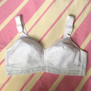 Playtex White Bra, 38C polyester/cotton no padding